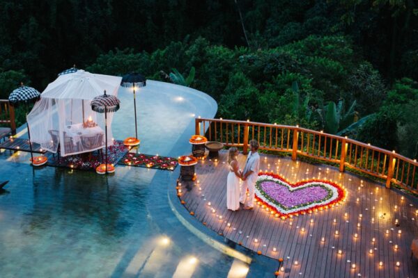 Starlit Romance at Hanging Gardens of Bali: A Memorable Dinner by the World’s Best Pool