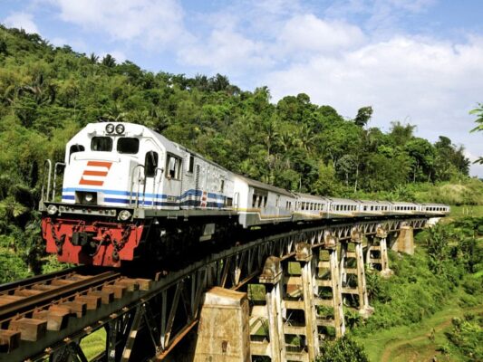 Rails of Java, a train journey